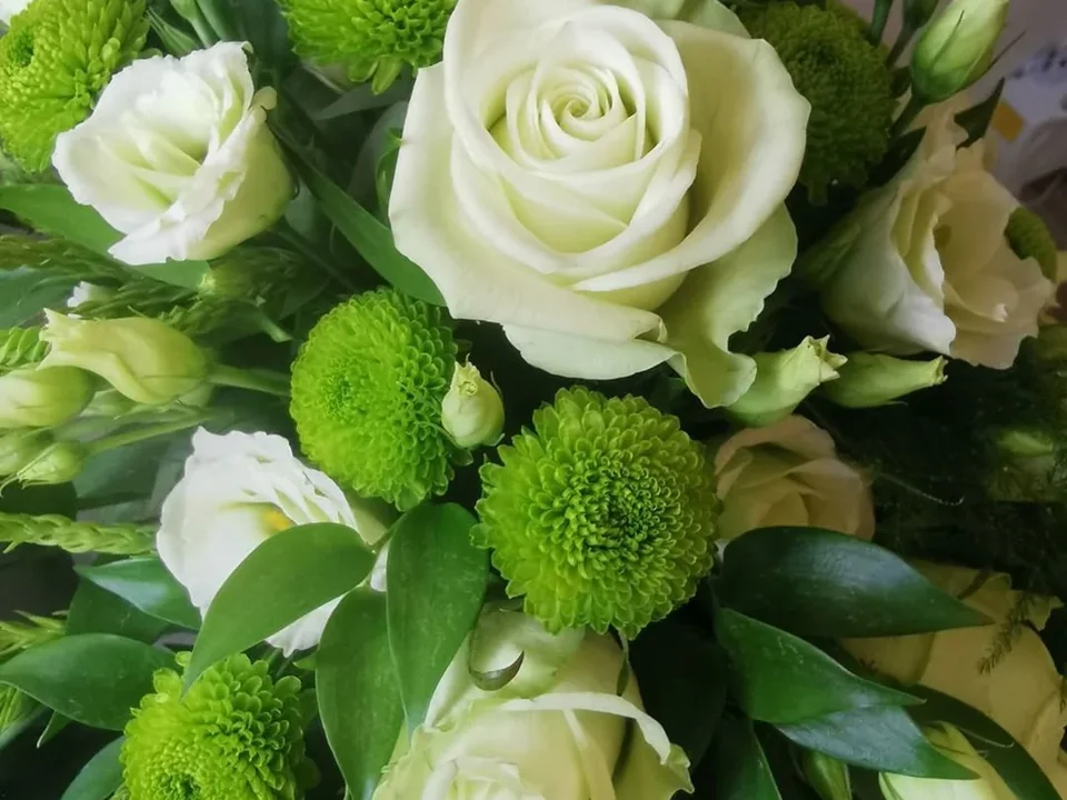 Fresh green and white rose bouquet