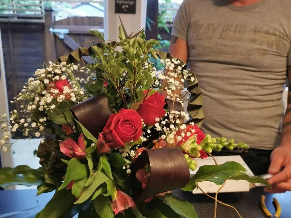 Red rose and gypsophila gift bouquet